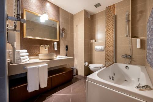 A bathroom at Mangana Konak Hotel