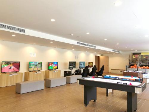 a room with a pool table and televisions at HOTEL PIN Jiaoxi in Jiaoxi