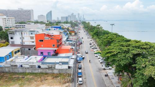 a view of a city street with cars parked at Talay Pool Villa Jomtien in Jomtien Beach