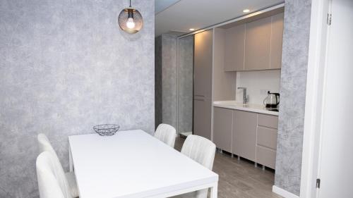 Kuchyň nebo kuchyňský kout v ubytování Luxury Mix Apartments Batumi