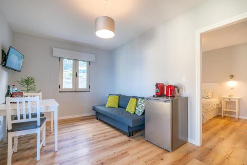 Khu vực ghế ngồi tại Casas das Hortas, Apartamento Vista Serra e Mar