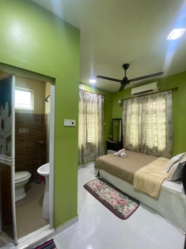Koupelna v ubytování A&P Inn Homestay Machang