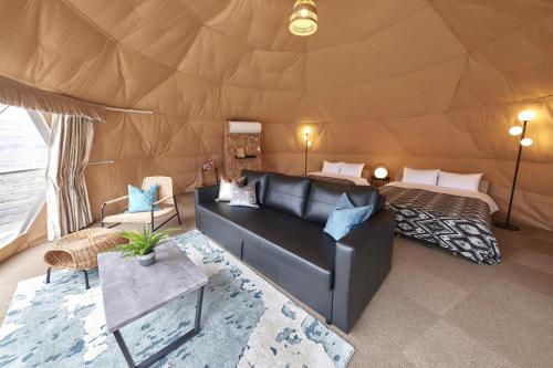 Postel nebo postele na pokoji v ubytování Resoreat高島 Glamping