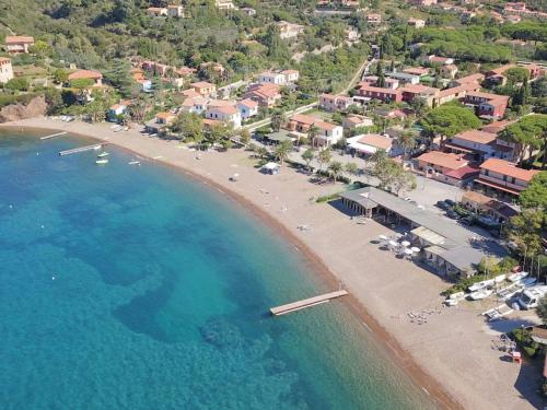 an aerial view of a beach with a resort at Sant'Anna Del Volterraio - Papaveri 7 in SantʼAnna