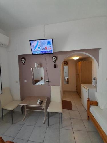 Una televisión o centro de entretenimiento en Iliada