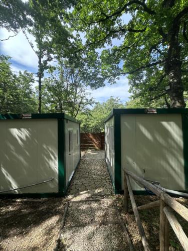 two trailers are parked next to each other at Daunia Avventura in Biccari