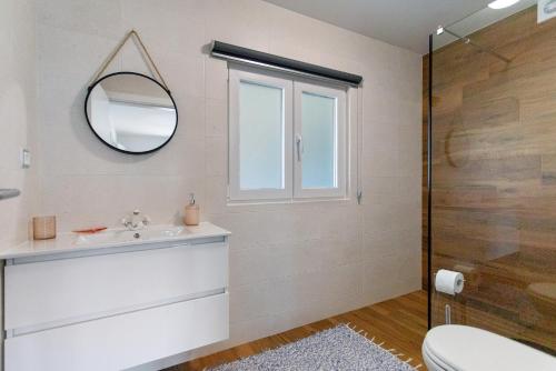 a bathroom with a sink and a mirror at Casa do Canudo in Marinha Grande