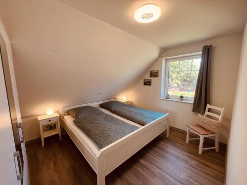 Postel nebo postele na pokoji v ubytování Holmblick - Boddenblick, Balkon, 2 Schlafzimmer, 4 Personen