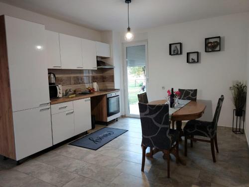 Η κουζίνα ή μικρή κουζίνα στο Apartman Rita