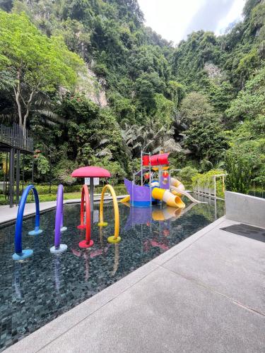 Πισίνα στο ή κοντά στο The Cove Hillside Ipoh by Iconique