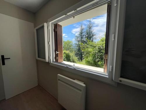 an empty room with a window with a view at MARGUERITE GAP Jardin Piscine chauffée in Gap