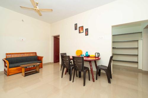 Zona de estar de NNP Home Stay Rameswaram