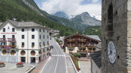 a view of a town with a clock on a building at Locanda Bellevue in Pré-Saint-Didier