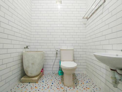 Bagno di Tjahaja Baroe Syariah Mitra RedDoorz At Dukuh Kupang