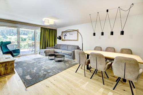 a living room with a table and chairs and a couch at Das Förstereck in Viehhofen