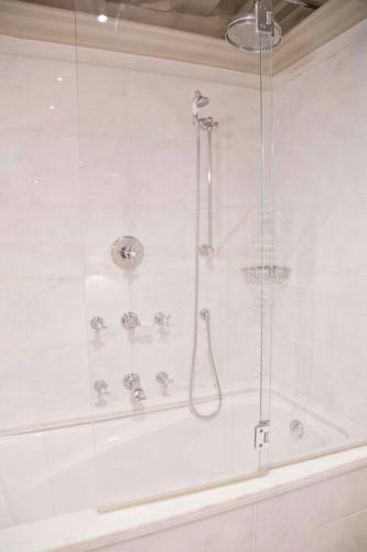 Kristine - Luxury 2BR Saint-Germain Notre-Dame photo 15