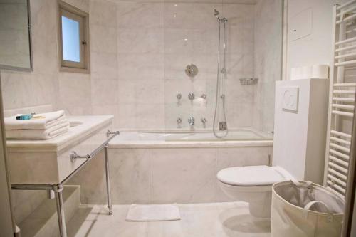 Kristine - Luxury 2BR Saint-Germain Notre-Dame photo 32