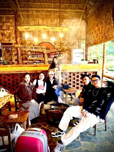 a group of people sitting in a bar at Pu Luong Cuisine Garden Homestay in Làng Bang