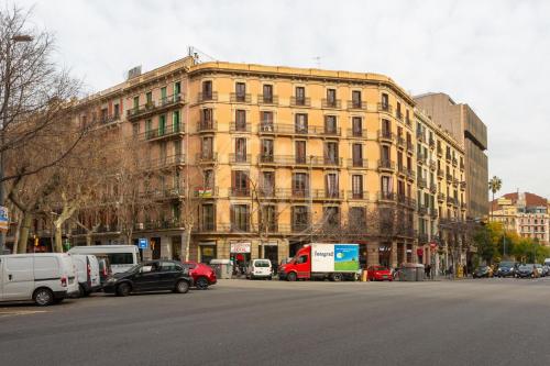 Modern Eixample Flat with Private Terrace