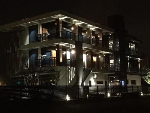 Το κτήριο όπου στεγάζεται  the country house