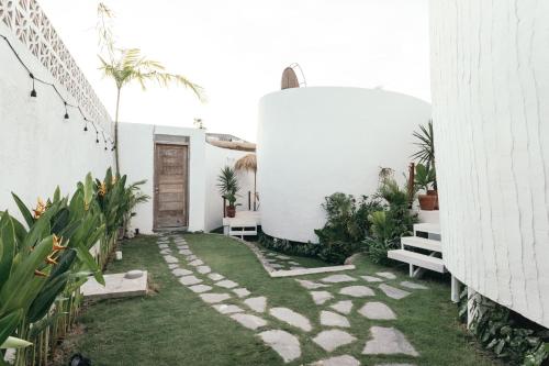 Κήπος έξω από το Makaii Tiny Villas with private pools