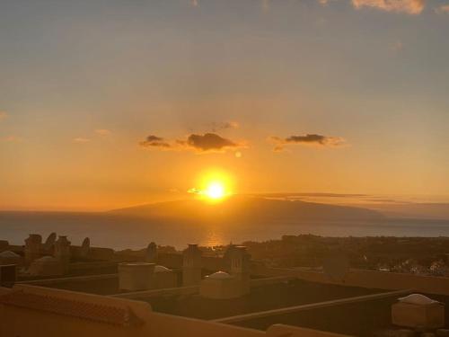 ROCKIN' VIEW COSTA ADEJE - 2 br, great terrace, parking, pool