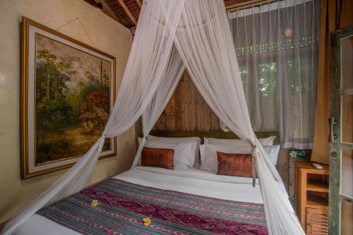 Ένα ή περισσότερα κρεβάτια σε δωμάτιο στο Aryaswara Villa Ubud