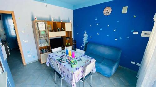 a blue room with a table and a blue chair at B&B Dolce Sogno in SantʼElpidio a Mare