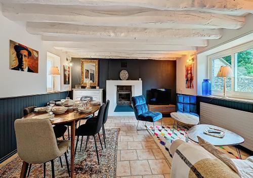 Photo de la galerie de l'établissement Au fil de l'eau, 5 min à pied du Lac de Guerlédan, à Caurel