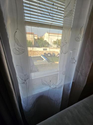 Gambar di galeri bagi Villa Izziy by the beach with a sea view di Ražanac