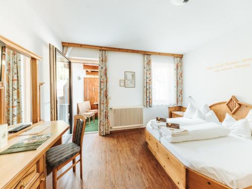 Postel nebo postele na pokoji v ubytování Regitnig - 4 Sterne Hotel und Chalets