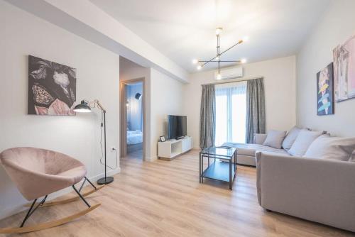 Superior & Spacious Apartment with Rooftop Acropolis View Access