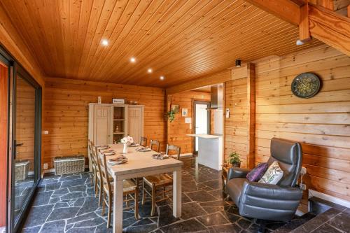 a dining room with a table and chairs at Huswell - Tranquil retreat, cozy chalet in the heart of Urse in Aalter