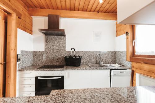 Dapur atau dapur kecil di Regitnig - 4 Sterne Hotel und Chalets