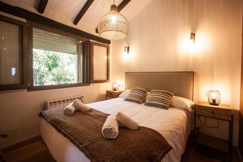A bed or beds in a room at Busgosu, casa a 300 m de la playa de Poo VV-993-AS