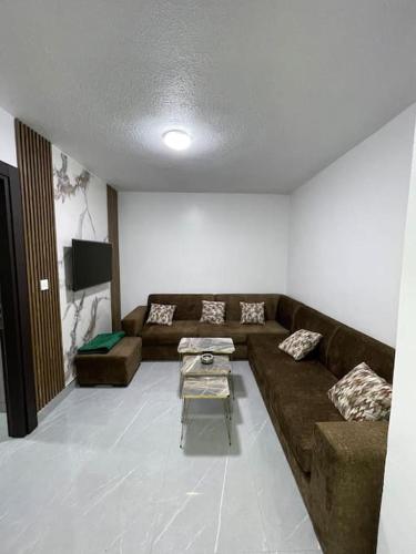 Μια τηλεόραση ή/και κέντρο ψυχαγωγίας στο شقارى 8