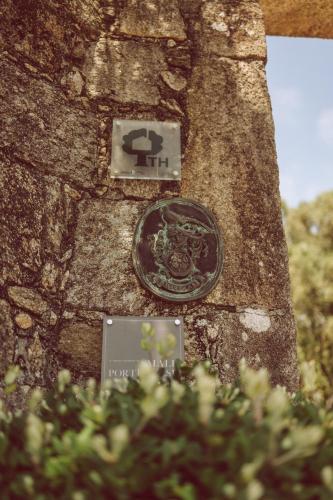 a sign on the side of a tree at Quinta do Monteverde in Viana do Castelo
