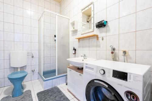 Well-Equipped and Business-Friendly Apartment Near University for Up to 3 Guestsにあるバスルーム