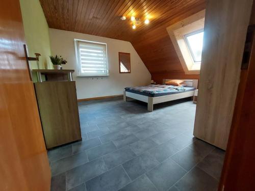 Postel nebo postele na pokoji v ubytování Tati's Ferienwohnung