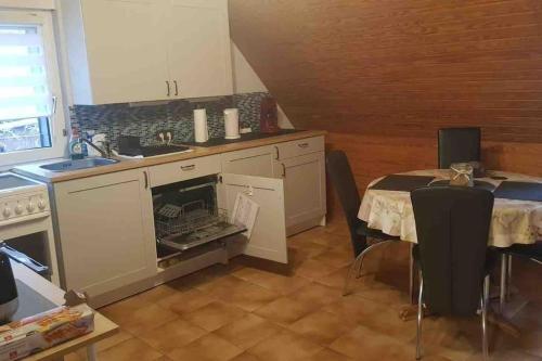 Η κουζίνα ή μικρή κουζίνα στο Tati's Ferienwohnung