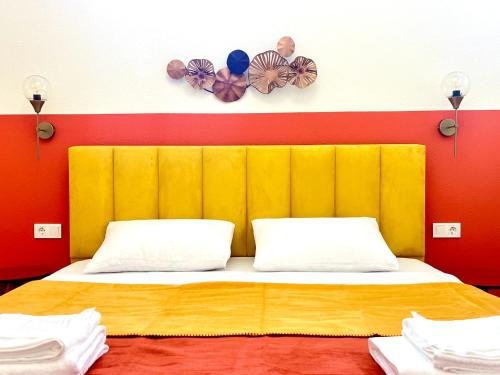Pirosmani Boutique Aparthotelにあるベッド