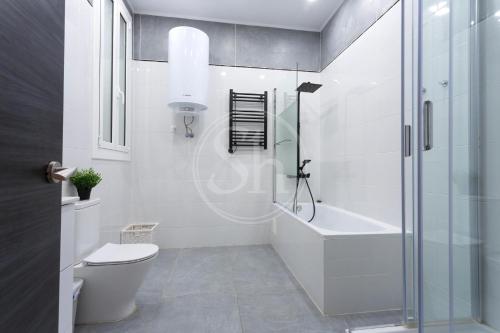 Spacious Family Apartment in Central Barcelona