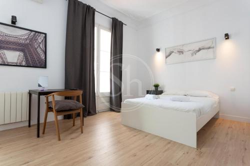 Spacious Family Apartment in Central Barcelona