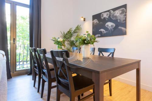 Spacious Family Apartment in Central Barcelona