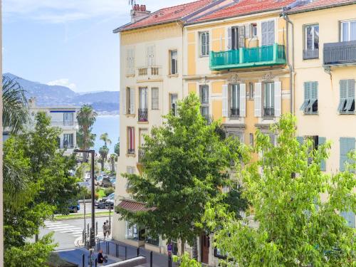 A general mountain view or a mountain view taken from Az apartmant