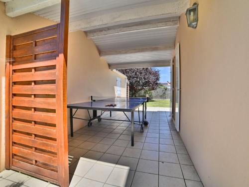 Kemudahan pingpong di Holiday Home beaurepaire by Interhome atau berdekatan