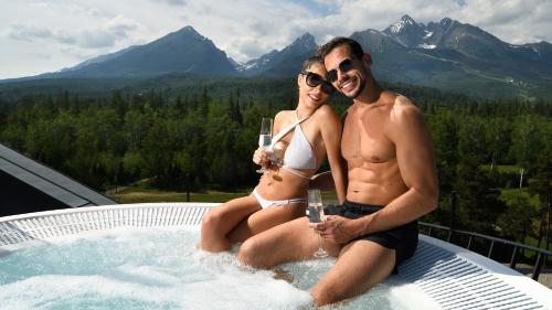 Nespecifikovaný výhled na hory nebo výhled na hory při pohledu z hotelu