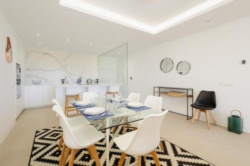 Renovated apartment with garden and direct beach access, Marbella East
