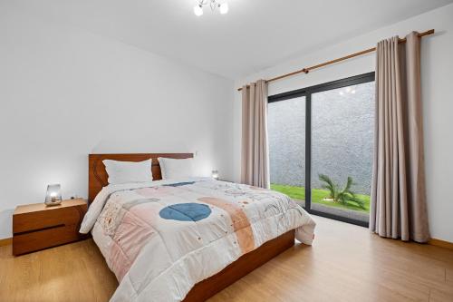 Calheta Paradise Holiday Home - Free Parking & Views