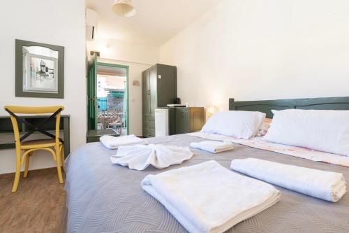 a bedroom with two beds with towels on them at Apartman Andro in Stomorska